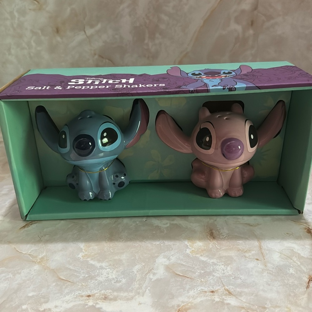 Disney: Stitch salt and pepper shakers